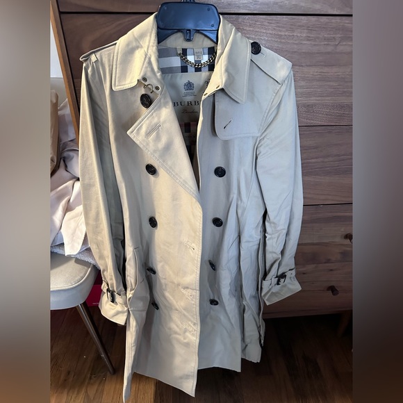 Authentic Burberry Kensington Trench 2018 - Picture 5 of 12